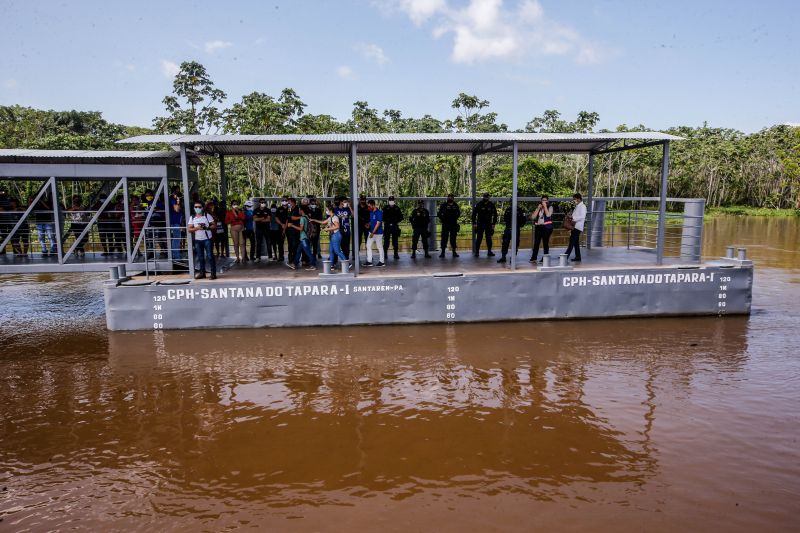 Um dos presentes recebidos pelo municÃ­pio de SantarÃ©m, no Baixo Amazonas, pelos seus 360 anos, completos nesta terÃ§a-feira (22), foi o Terminal HidroviÃ¡rio de Passageiros de Santana do TaparÃ¡, distrito portuÃ¡rio da cidade. ConstruÃ­do Ã s margens do rio Amazonas pela Companhia de Portos e Hidrovias do ParÃ¡ (CPH), o novo porto deve receber cerca de 2 mil usuÃ¡rios por mÃªs e beneficiar 300 mil habitantes da regiÃ£o. O governador do Estado, Helder Barbalho, participou da entrega desse impor <div class='credito_fotos'>Foto: Marco Santos / Ag. Pará   |   <a href='/midias/2021/originais/8740_3532740e-91f2-318a-0b67-b714a49e0beb.jpg' download><i class='fa-solid fa-download'></i> Download</a></div>