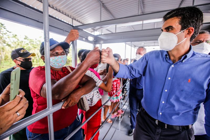 Um dos presentes recebidos pelo municÃ­pio de SantarÃ©m, no Baixo Amazonas, pelos seus 360 anos, completos nesta terÃ§a-feira (22), foi o Terminal HidroviÃ¡rio de Passageiros de Santana do TaparÃ¡, distrito portuÃ¡rio da cidade. ConstruÃ­do Ã s margens do rio Amazonas pela Companhia de Portos e Hidrovias do ParÃ¡ (CPH), o novo porto deve receber cerca de 2 mil usuÃ¡rios por mÃªs e beneficiar 300 mil habitantes da regiÃ£o. O governador do Estado, Helder Barbalho, participou da entrega desse impor <div class='credito_fotos'>Foto: Marco Santos / Ag. Pará   |   <a href='/midias/2021/originais/8740_3a855ba0-7a0d-02ac-c619-10745ee6720c.jpg' download><i class='fa-solid fa-download'></i> Download</a></div>