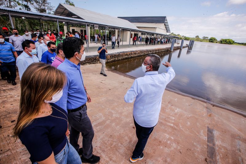 Um dos presentes recebidos pelo municÃ­pio de SantarÃ©m, no Baixo Amazonas, pelos seus 360 anos, completos nesta terÃ§a-feira (22), foi o Terminal HidroviÃ¡rio de Passageiros de Santana do TaparÃ¡, distrito portuÃ¡rio da cidade. ConstruÃ­do Ã s margens do rio Amazonas pela Companhia de Portos e Hidrovias do ParÃ¡ (CPH), o novo porto deve receber cerca de 2 mil usuÃ¡rios por mÃªs e beneficiar 300 mil habitantes da regiÃ£o. O governador do Estado, Helder Barbalho, participou da entrega desse impor <div class='credito_fotos'>Foto: Marco Santos / Ag. Pará   |   <a href='/midias/2021/originais/8740_61064ad6-b48e-2f76-ad25-5669b8f5fa9f.jpg' download><i class='fa-solid fa-download'></i> Download</a></div>