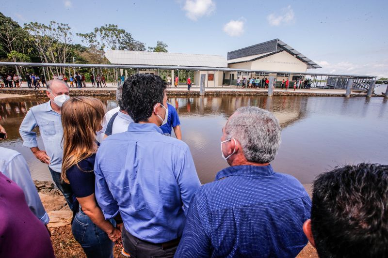 Um dos presentes recebidos pelo municÃ­pio de SantarÃ©m, no Baixo Amazonas, pelos seus 360 anos, completos nesta terÃ§a-feira (22), foi o Terminal HidroviÃ¡rio de Passageiros de Santana do TaparÃ¡, distrito portuÃ¡rio da cidade. ConstruÃ­do Ã s margens do rio Amazonas pela Companhia de Portos e Hidrovias do ParÃ¡ (CPH), o novo porto deve receber cerca de 2 mil usuÃ¡rios por mÃªs e beneficiar 300 mil habitantes da regiÃ£o. O governador do Estado, Helder Barbalho, participou da entrega desse impor <div class='credito_fotos'>Foto: Marco Santos / Ag. Pará   |   <a href='/midias/2021/originais/8740_7205dc20-7c07-549f-d28b-48c49cddb84c.jpg' download><i class='fa-solid fa-download'></i> Download</a></div>