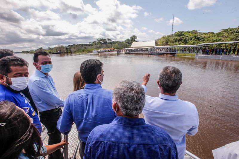 Um dos presentes recebidos pelo municÃ­pio de SantarÃ©m, no Baixo Amazonas, pelos seus 360 anos, completos nesta terÃ§a-feira (22), foi o Terminal HidroviÃ¡rio de Passageiros de Santana do TaparÃ¡, distrito portuÃ¡rio da cidade. ConstruÃ­do Ã s margens do rio Amazonas pela Companhia de Portos e Hidrovias do ParÃ¡ (CPH), o novo porto deve receber cerca de 2 mil usuÃ¡rios por mÃªs e beneficiar 300 mil habitantes da regiÃ£o. O governador do Estado, Helder Barbalho, participou da entrega desse impor <div class='credito_fotos'>Foto: Marco Santos / Ag. Pará   |   <a href='/midias/2021/originais/8740_a4414eff-d56f-2060-0d55-f9ca200a9fa3.jpg' download><i class='fa-solid fa-download'></i> Download</a></div>