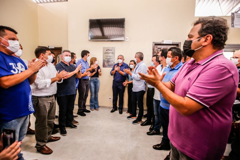 Um dos presentes recebidos pelo municÃ­pio de SantarÃ©m, no Baixo Amazonas, pelos seus 360 anos, completos nesta terÃ§a-feira (22), foi o Terminal HidroviÃ¡rio de Passageiros de Santana do TaparÃ¡, distrito portuÃ¡rio da cidade. ConstruÃ­do Ã s margens do rio Amazonas pela Companhia de Portos e Hidrovias do ParÃ¡ (CPH), o novo porto deve receber cerca de 2 mil usuÃ¡rios por mÃªs e beneficiar 300 mil habitantes da regiÃ£o. O governador do Estado, Helder Barbalho, participou da entrega desse impor <div class='credito_fotos'>Foto: Marco Santos / Ag. Pará   |   <a href='/midias/2021/originais/8740_a44e1590-5be2-f89e-dce6-64a5b1ef935c.jpg' download><i class='fa-solid fa-download'></i> Download</a></div>