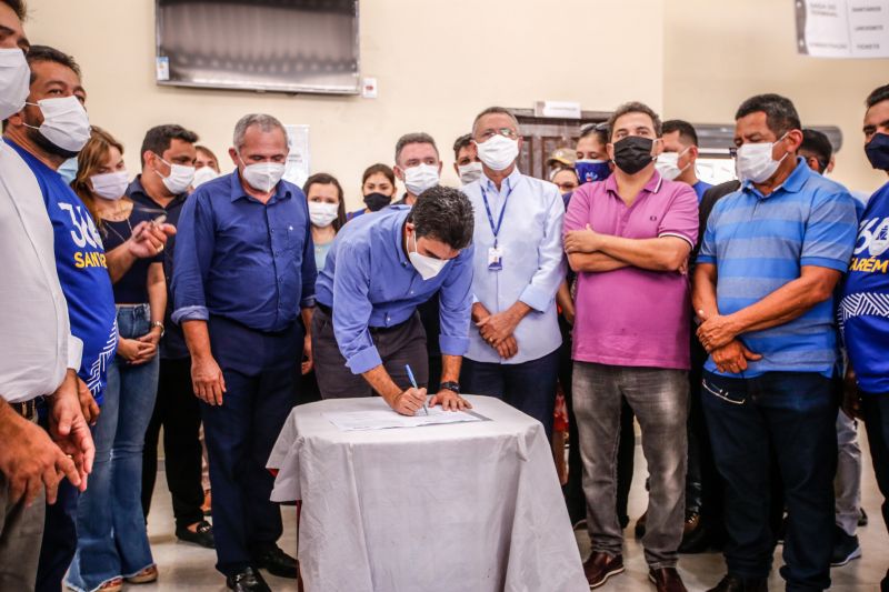 Um dos presentes recebidos pelo municÃ­pio de SantarÃ©m, no Baixo Amazonas, pelos seus 360 anos, completos nesta terÃ§a-feira (22), foi o Terminal HidroviÃ¡rio de Passageiros de Santana do TaparÃ¡, distrito portuÃ¡rio da cidade. ConstruÃ­do Ã s margens do rio Amazonas pela Companhia de Portos e Hidrovias do ParÃ¡ (CPH), o novo porto deve receber cerca de 2 mil usuÃ¡rios por mÃªs e beneficiar 300 mil habitantes da regiÃ£o. O governador do Estado, Helder Barbalho, participou da entrega desse impor <div class='credito_fotos'>Foto: Marco Santos / Ag. Pará   |   <a href='/midias/2021/originais/8740_c74f823e-7348-0f0f-cc05-3515ca3547e4.jpg' download><i class='fa-solid fa-download'></i> Download</a></div>