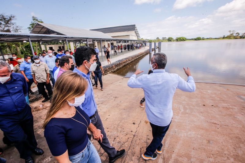 Um dos presentes recebidos pelo municÃ­pio de SantarÃ©m, no Baixo Amazonas, pelos seus 360 anos, completos nesta terÃ§a-feira (22), foi o Terminal HidroviÃ¡rio de Passageiros de Santana do TaparÃ¡, distrito portuÃ¡rio da cidade. ConstruÃ­do Ã s margens do rio Amazonas pela Companhia de Portos e Hidrovias do ParÃ¡ (CPH), o novo porto deve receber cerca de 2 mil usuÃ¡rios por mÃªs e beneficiar 300 mil habitantes da regiÃ£o. O governador do Estado, Helder Barbalho, participou da entrega desse impor <div class='credito_fotos'>Foto: Marco Santos / Ag. Pará   |   <a href='/midias/2021/originais/8740_c877a73d-e98c-9d2f-1bc3-49f1c5f1945a.jpg' download><i class='fa-solid fa-download'></i> Download</a></div>