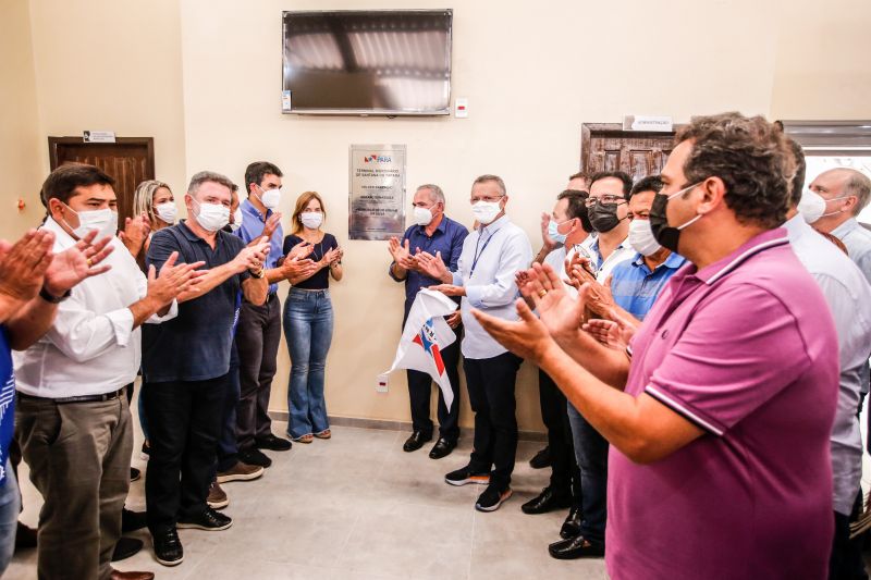 Um dos presentes recebidos pelo municÃ­pio de SantarÃ©m, no Baixo Amazonas, pelos seus 360 anos, completos nesta terÃ§a-feira (22), foi o Terminal HidroviÃ¡rio de Passageiros de Santana do TaparÃ¡, distrito portuÃ¡rio da cidade. ConstruÃ­do Ã s margens do rio Amazonas pela Companhia de Portos e Hidrovias do ParÃ¡ (CPH), o novo porto deve receber cerca de 2 mil usuÃ¡rios por mÃªs e beneficiar 300 mil habitantes da regiÃ£o. O governador do Estado, Helder Barbalho, participou da entrega desse impor <div class='credito_fotos'>Foto: Marco Santos / Ag. Pará   |   <a href='/midias/2021/originais/8740_e9368071-0064-e11c-997b-18bd444432d9.jpg' download><i class='fa-solid fa-download'></i> Download</a></div>