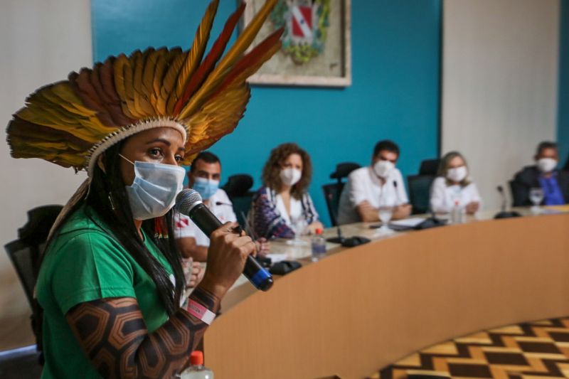 Nesta quarta-feira (23), o Governo do Estado criou um grupo de trabalho que serÃ¡ responsÃ¡vel pela execuÃ§Ã£o das pautas indÃ­genas no ParÃ¡. A decisÃ£o do Governador Helder Barbalho foi depois de um encontro com lideranÃ§as indÃ­genas de diversas etnias, que trouxeram Ã  gestÃ£o estadual 11 reivindicaÃ§Ãµes, que foram apresentadas durante a 2Âª ReuniÃ£o OrdinÃ¡ria do Conselho de PolÃ­tica Indigenista do Estado do ParÃ¡ (Consepi), realizada na semana passada em SantarÃ©m, oeste paraense. <div class='credito_fotos'>Foto: Bruno Cecim / Ag.Pará   |   <a href='/midias/2021/originais/8747_00c11e93-270c-e3a1-8860-8346e8effd14.jpg' download><i class='fa-solid fa-download'></i> Download</a></div>