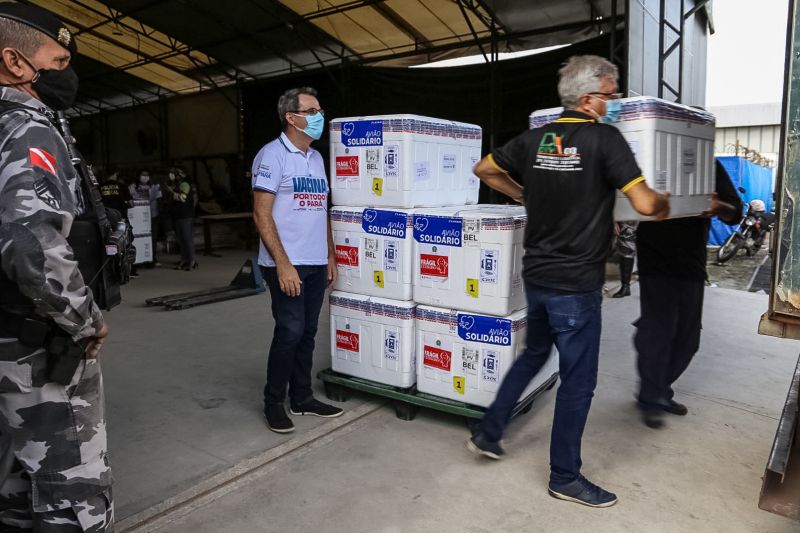 Na tarde desta quinta-feira (24) chegou ao ParÃ¡ mais uma remessa de vacinas contra a covid-19, enviadas pelo MinistÃ©rio da SaÃºde. De janeiro de 2021 para cÃ¡, o Estado recebeu 4 milhÃµes,124 mil e 460 doses. <div class='credito_fotos'>Foto: Bruno Cecim / Ag.Pará   |   <a href='/midias/2021/originais/8751_6c3d9702-e11b-5d34-df43-da8f539f93af.jpg' download><i class='fa-solid fa-download'></i> Download</a></div>