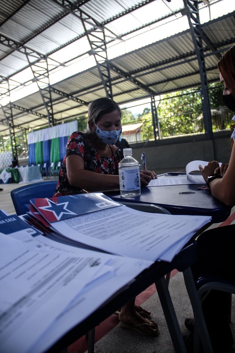 Neste primeiro sábado de julho, 03, a Companhia de Habitação do Estado do Pará (Cohab) beneficiou 78 famílias do município de Marapanim com o programa estadual "Sua Casa", iniciativa do governo do Estado que concede até 21 mil reais para construção, reconstrução e ampliação de casas de famílias de baixa renda

FOTO: PEDRO GUERREIRO / AGPARA <div class='credito_fotos'>Foto: Pedro Guerreiro / Ag. Pará   |   <a href='/midias/2021/originais/8779_6902aef4-ed7b-8e28-fe13-396d8105d434.jpg' download><i class='fa-solid fa-download'></i> Download</a></div>