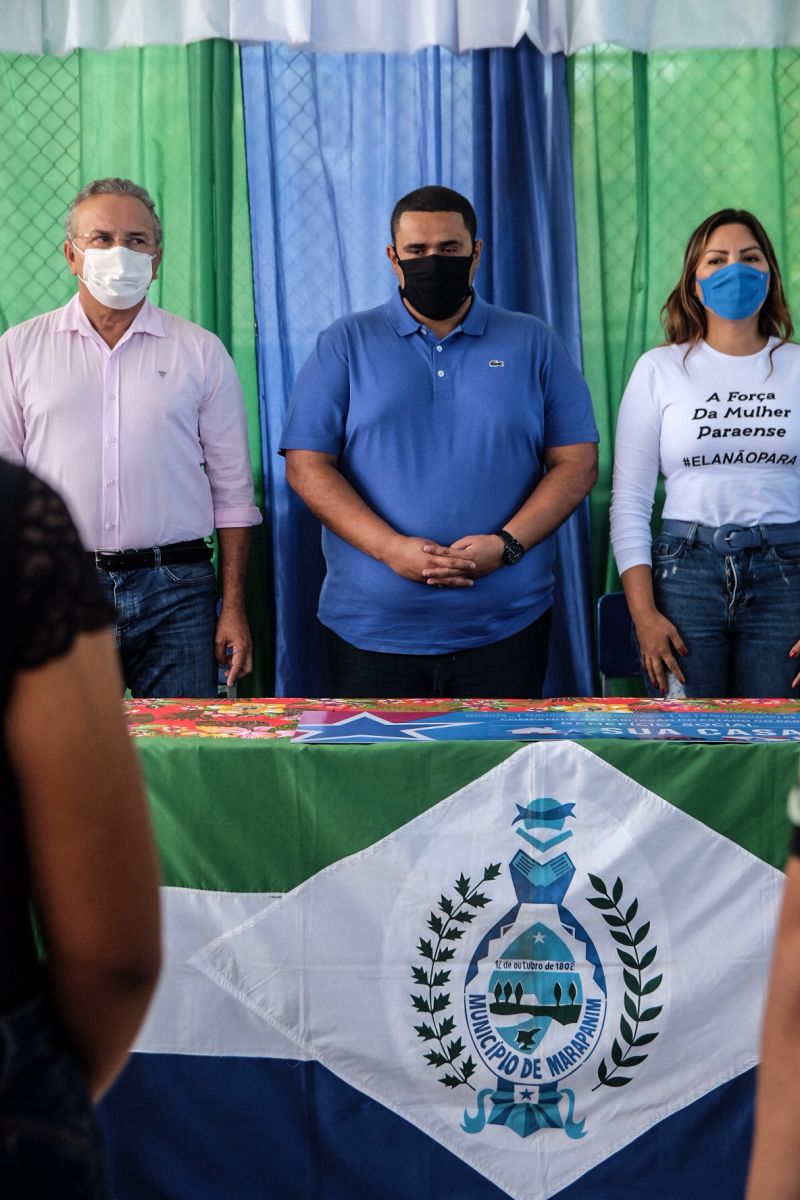 Neste primeiro sábado de julho, 03, a Companhia de Habitação do Estado do Pará (Cohab) beneficiou 78 famílias do município de Marapanim com o programa estadual "Sua Casa", iniciativa do governo do Estado que concede até 21 mil reais para construção, reconstrução e ampliação de casas de famílias de baixa renda

FOTO: PEDRO GUERREIRO / AGPARA <div class='credito_fotos'>Foto: Pedro Guerreiro / Ag. Pará   |   <a href='/midias/2021/originais/8779_79d40025-b39b-1bec-99ef-d9e520f6821b.jpg' download><i class='fa-solid fa-download'></i> Download</a></div>