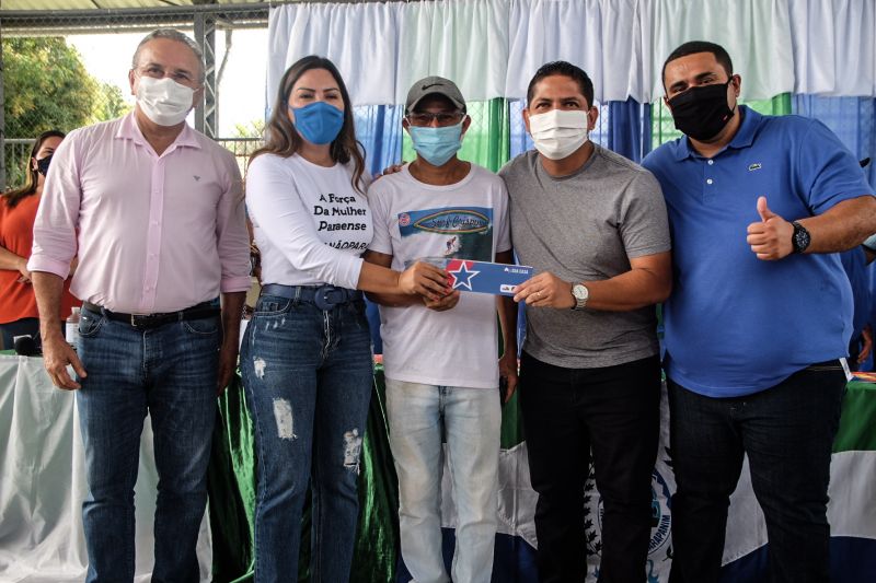 Neste primeiro sábado de julho, 03, a Companhia de Habitação do Estado do Pará (Cohab) beneficiou 78 famílias do município de Marapanim com o programa estadual "Sua Casa", iniciativa do governo do Estado que concede até 21 mil reais para construção, reconstrução e ampliação de casas de famílias de baixa renda

FOTO: PEDRO GUERREIRO / AGPARA <div class='credito_fotos'>Foto: Pedro Guerreiro / Ag. Pará   |   <a href='/midias/2021/originais/8779_a1a27261-ec1e-ce00-99cb-9536f2e6d712.jpg' download><i class='fa-solid fa-download'></i> Download</a></div>