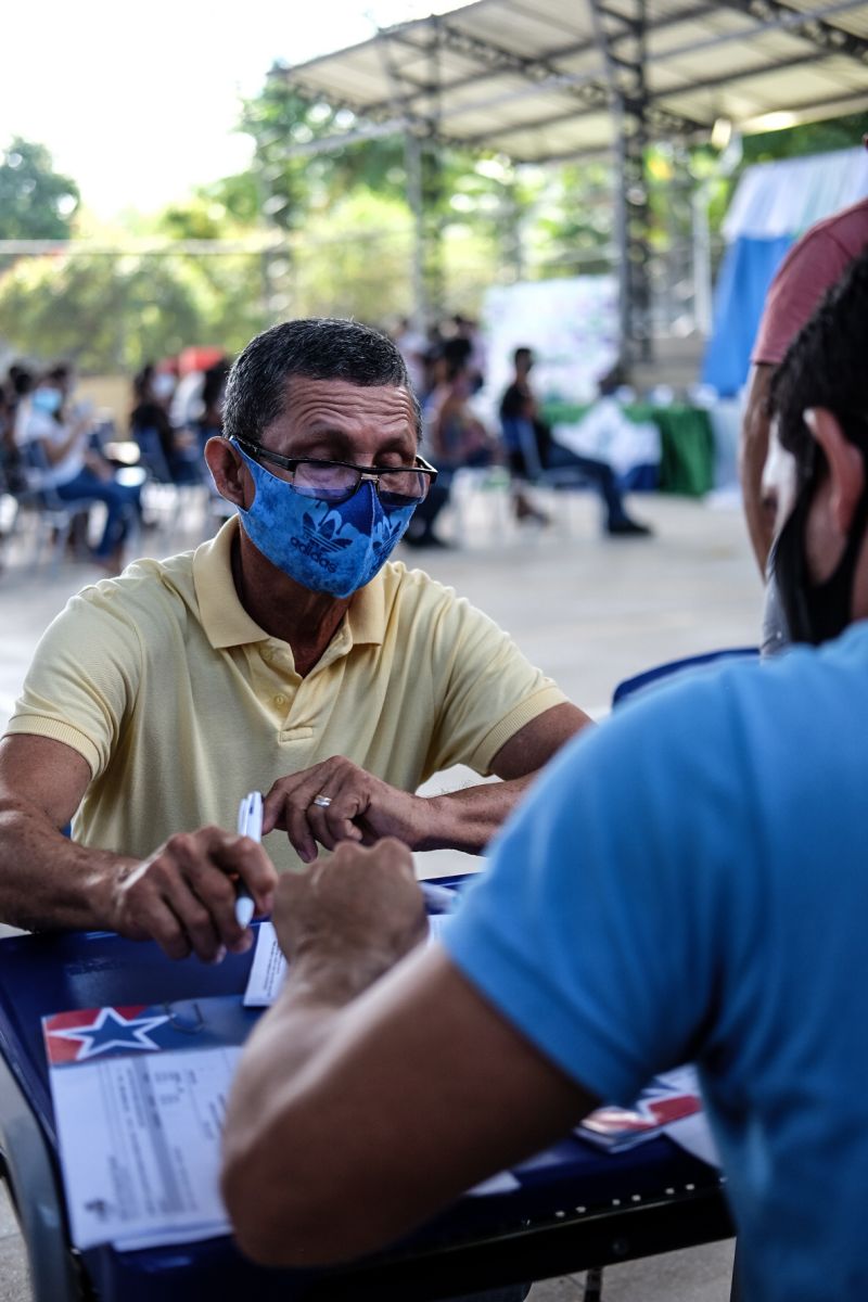 Neste primeiro sábado de julho, 03, a Companhia de Habitação do Estado do Pará (Cohab) beneficiou 78 famílias do município de Marapanim com o programa estadual "Sua Casa", iniciativa do governo do Estado que concede até 21 mil reais para construção, reconstrução e ampliação de casas de famílias de baixa renda

FOTO: PEDRO GUERREIRO / AGPARA <div class='credito_fotos'>Foto: Pedro Guerreiro / Ag. Pará   |   <a href='/midias/2021/originais/8779_dc200e75-f31e-70ec-40e7-4e1a1c3b8a54.jpg' download><i class='fa-solid fa-download'></i> Download</a></div>