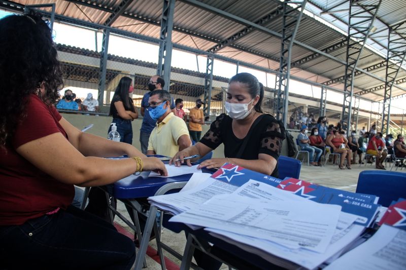 Neste primeiro sábado de julho, 03, a Companhia de Habitação do Estado do Pará (Cohab) beneficiou 78 famílias do município de Marapanim com o programa estadual "Sua Casa", iniciativa do governo do Estado que concede até 21 mil reais para construção, reconstrução e ampliação de casas de famílias de baixa renda

FOTO: PEDRO GUERREIRO / AGPARA <div class='credito_fotos'>Foto: Pedro Guerreiro / Ag. Pará   |   <a href='/midias/2021/originais/8779_fad0d5fb-9610-fa43-8f59-eae47ef23da8.jpg' download><i class='fa-solid fa-download'></i> Download</a></div>