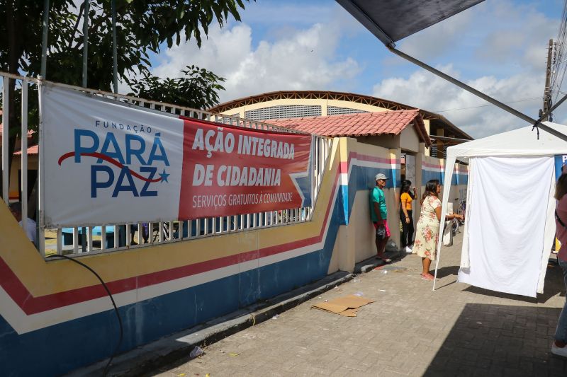 Governador e primeira dama participam de ação ParaPaz em Salinas - Pa
 <div class='credito_fotos'>Foto: Rodrigo Pinheiro / Ag.Pará   |   <a href='/midias/2021/originais/8802_04a0dcf6-d55c-7460-d1f0-8075357eeb21.jpg' download><i class='fa-solid fa-download'></i> Download</a></div>