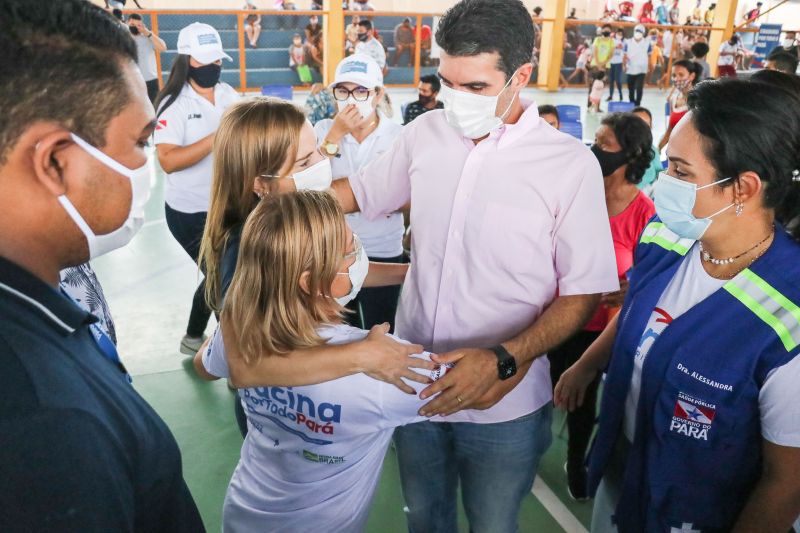 Governador e primeira dama participam de ação ParaPaz em Salinas - Pa
 <div class='credito_fotos'>Foto: Rodrigo Pinheiro / Ag.Pará   |   <a href='/midias/2021/originais/8802_3e42d0d3-59b1-03c1-4841-af12b86523a3.jpg' download><i class='fa-solid fa-download'></i> Download</a></div>