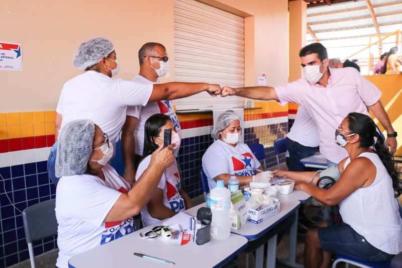 Governador e primeira dama participam de ação ParaPaz em Salinas - Pa
 <div class='credito_fotos'>Foto: Rodrigo Pinheiro / Ag.Pará   |   <a href='/midias/2021/originais/8802_5e9bc5b9-8783-3ac6-1ae5-49c4135f1648.jpg' download><i class='fa-solid fa-download'></i> Download</a></div>