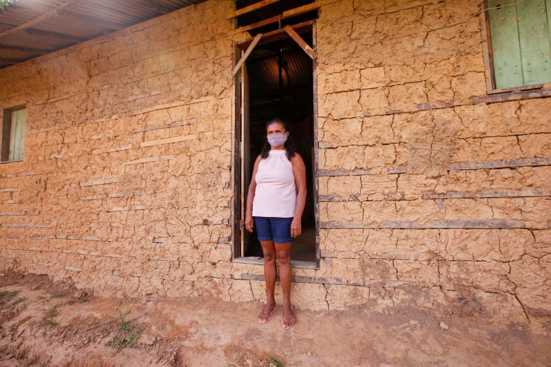 â€œO Sua Casa Ã© a realizaÃ§Ã£o de um sonho, vou rebocar, pintar, mudar toda minha casa. Esse programa representa o quanto o Governo do Estado se importa com as pessoas, o governador Helder Barbalho olha pela populaÃ§Ã£o. Eu sÃ³ tenho agradecer Ã  Cohab e toda equipe do Estado, que vai fazer com que eu e a minha famÃ­lia tenhamos melhor qualidade de vidaâ€, conta Justino Rosa dos Santos, pescador de SÃ£o JoÃ£o de Pirabas, durante a cerimÃ´nia de entrega do benefÃ­cio no municÃ­pio. <div class='credito_fotos'>Foto: Marco Santos / Ag. Pará   |   <a href='/midias/2021/originais/8803_0cdb4645-de10-9dca-fabe-3b19a13a568e.jpg' download><i class='fa-solid fa-download'></i> Download</a></div>