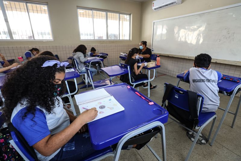 Aulas Escola Brigadeiro Fontenele- Terra Firme- Fotos Marco Santos- Ag Pará <div class='credito_fotos'>Foto: Marco Santos / Ag. Pará   |   <a href='/midias/2021/originais/8925_10156dac-0f51-3197-3af0-aa1908cbaf2b.jpg' download><i class='fa-solid fa-download'></i> Download</a></div>