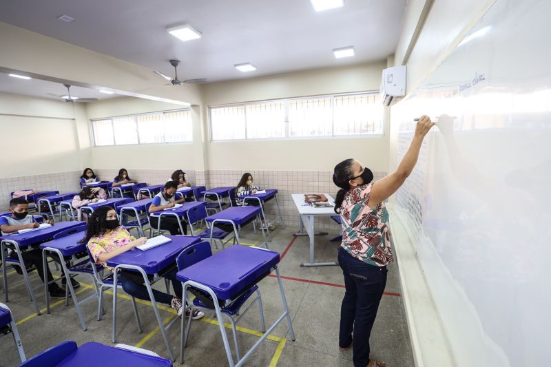 Aulas Escola Brigadeiro Fontenele- Terra Firme- Fotos Marco Santos- Ag Pará <div class='credito_fotos'>Foto: Marco Santos / Ag. Pará   |   <a href='/midias/2021/originais/8925_2009f569-6cdb-95c9-ccde-713c39dbe12c.jpg' download><i class='fa-solid fa-download'></i> Download</a></div>