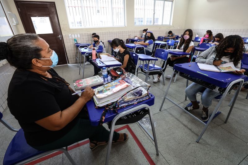 Aulas Escola Brigadeiro Fontenele- Terra Firme- Fotos Marco Santos- Ag Pará <div class='credito_fotos'>Foto: Marco Santos / Ag. Pará   |   <a href='/midias/2021/originais/8925_45088ab4-7d2e-cc73-6303-36d4e9b9b211.jpg' download><i class='fa-solid fa-download'></i> Download</a></div>