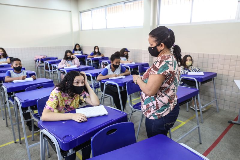 Aulas Escola Brigadeiro Fontenele- Terra Firme- Fotos Marco Santos- Ag Pará <div class='credito_fotos'>Foto: Marco Santos / Ag. Pará   |   <a href='/midias/2021/originais/8925_65971cdb-4ff4-406a-3f2c-e1ec4eff7c3a.jpg' download><i class='fa-solid fa-download'></i> Download</a></div>