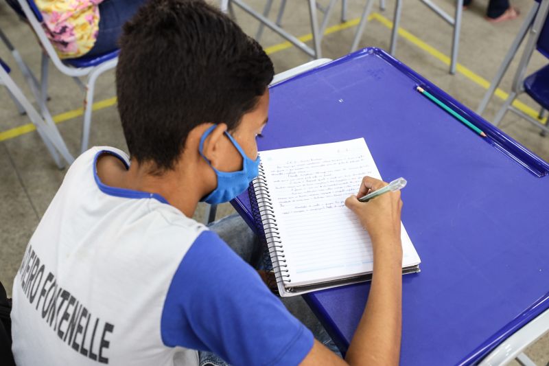 Aulas Escola Brigadeiro Fontenele- Terra Firme- Fotos Marco Santos- Ag Pará <div class='credito_fotos'>Foto: Marco Santos / Ag. Pará   |   <a href='/midias/2021/originais/8925_6829b4f3-4f63-1ca7-f826-dd8fd678f0de.jpg' download><i class='fa-solid fa-download'></i> Download</a></div>