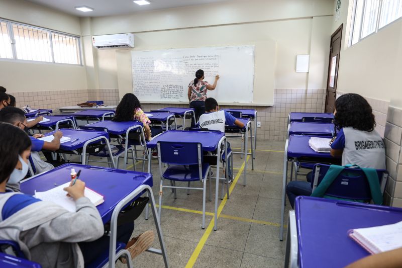 Aulas Escola Brigadeiro Fontenele- Terra Firme- Fotos Marco Santos- Ag Pará <div class='credito_fotos'>Foto: Marco Santos / Ag. Pará   |   <a href='/midias/2021/originais/8925_768aef04-d5ed-dc1f-dec0-c6c4e4d19e53.jpg' download><i class='fa-solid fa-download'></i> Download</a></div>