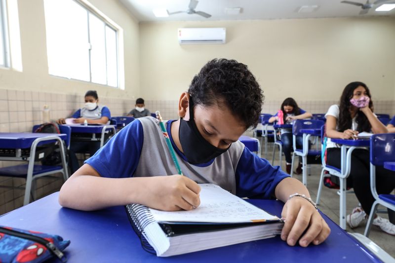 Aulas Escola Brigadeiro Fontenele- Terra Firme- Fotos Marco Santos- Ag Pará <div class='credito_fotos'>Foto: Marco Santos / Ag. Pará   |   <a href='/midias/2021/originais/8925_7cc5eed1-7248-afe7-948a-83a4250358de.jpg' download><i class='fa-solid fa-download'></i> Download</a></div>