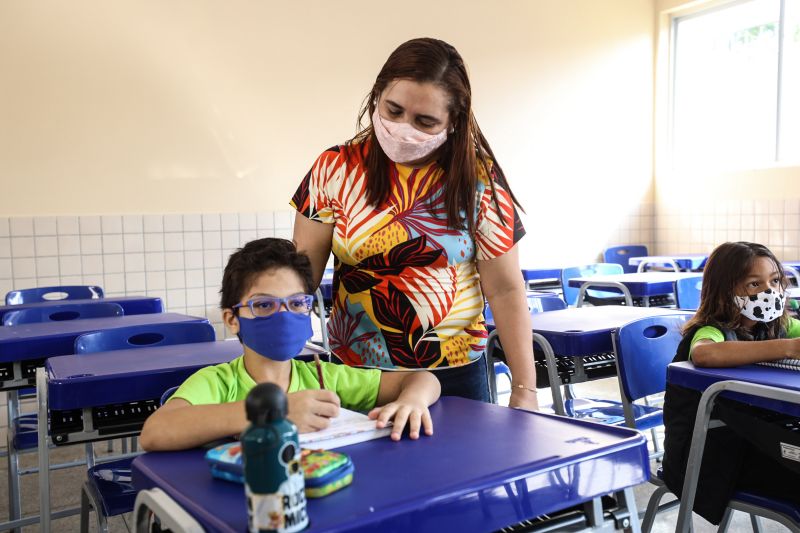 Aulas Escola Brigadeiro Fontenele- Terra Firme- Fotos Marco Santos- Ag Pará <div class='credito_fotos'>Foto: Marco Santos / Ag. Pará   |   <a href='/midias/2021/originais/8925_8deedeab-bf75-3519-3734-961afc471b60.jpg' download><i class='fa-solid fa-download'></i> Download</a></div>