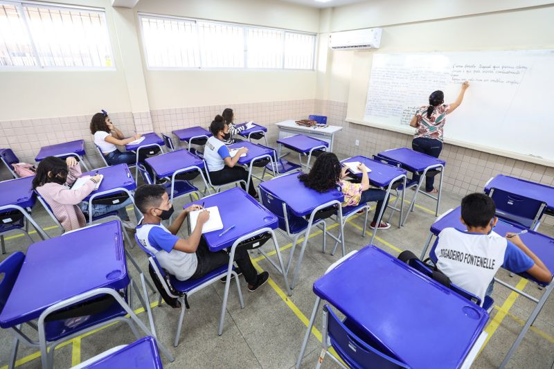 Aulas Escola Brigadeiro Fontenele- Terra Firme- Fotos Marco Santos- Ag Pará <div class='credito_fotos'>Foto: Marco Santos / Ag. Pará   |   <a href='/midias/2021/originais/8925_8fa0635f-546b-6d8c-19ae-e14766f38e1f.jpg' download><i class='fa-solid fa-download'></i> Download</a></div>