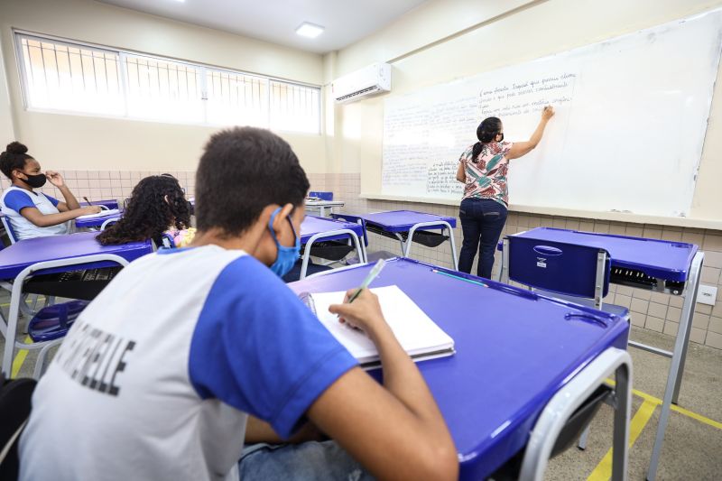 Aulas Escola Brigadeiro Fontenele- Terra Firme- Fotos Marco Santos- Ag Pará <div class='credito_fotos'>Foto: Marco Santos / Ag. Pará   |   <a href='/midias/2021/originais/8925_ae435cc4-f233-2ba1-7435-77b7ceccc2c2.jpg' download><i class='fa-solid fa-download'></i> Download</a></div>