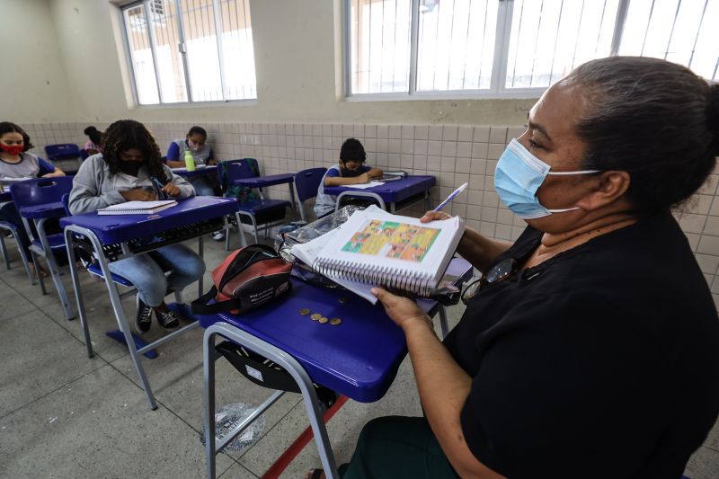 Aulas Escola Brigadeiro Fontenele- Terra Firme- Fotos Marco Santos- Ag Pará <div class='credito_fotos'>Foto: Marco Santos / Ag. Pará   |   <a href='/midias/2021/originais/8925_b4b7232a-eb0e-5a47-b143-0339f53bb1a1.jpg' download><i class='fa-solid fa-download'></i> Download</a></div>