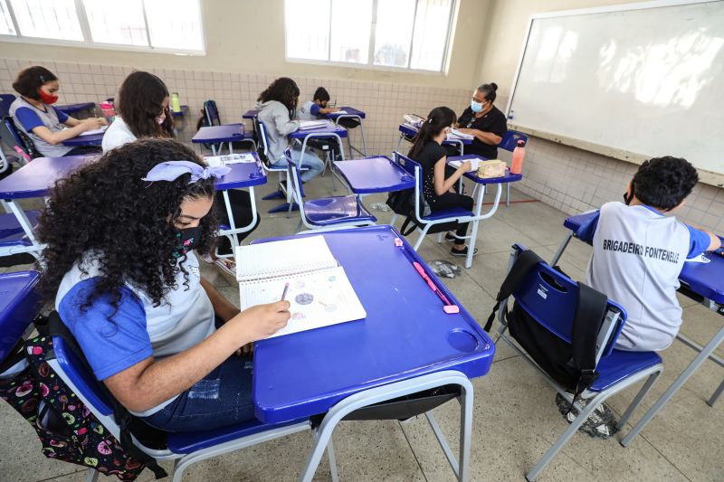 Aulas Escola Brigadeiro Fontenele- Terra Firme- Fotos Marco Santos- Ag Pará <div class='credito_fotos'>Foto: Marco Santos / Ag. Pará   |   <a href='/midias/2021/originais/8925_c9c25108-3620-6c9a-a42e-b20e1db1211f.jpg' download><i class='fa-solid fa-download'></i> Download</a></div>