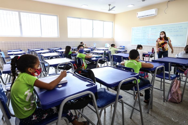 Aulas Escola Brigadeiro Fontenele- Terra Firme- Fotos Marco Santos- Ag Pará <div class='credito_fotos'>Foto: Marco Santos / Ag. Pará   |   <a href='/midias/2021/originais/8925_eeb807d2-2280-a2e5-7e67-e3029a996ded.jpg' download><i class='fa-solid fa-download'></i> Download</a></div>