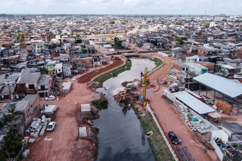 Obra canal Tucumduba ponte da rua Jabatiteua -PAULO CASTRO/ag.para <div class='credito_fotos'>Foto: Paulo Castro / Ag. Pará   |   <a href='/midias/2021/originais/8947_e71f279b-a486-bbdc-874e-31e717586fa0.jpg' download><i class='fa-solid fa-download'></i> Download</a></div>