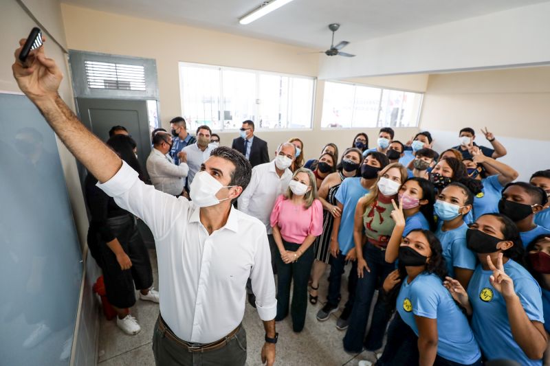 Governador entrega a escola Amílcar Alves Tupiassu, no bairro da Cremação-rodrigo pinheiro <div class='credito_fotos'>Foto: Rodrigo Pinheiro / Ag.Pará   |   <a href='/midias/2021/originais/8957_06916ded-8294-404d-45c2-a482bad46bb2.jpg' download><i class='fa-solid fa-download'></i> Download</a></div>