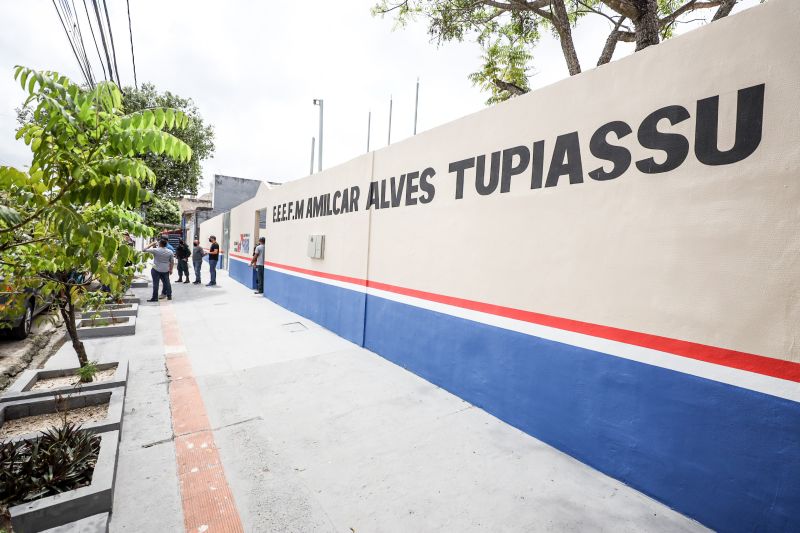 Governador entrega a escola Amílcar Alves Tupiassu, no bairro da Cremação-rodrigo pinheiro <div class='credito_fotos'>Foto: Rodrigo Pinheiro / Ag.Pará   |   <a href='/midias/2021/originais/8957_21dd1cd8-2cf0-b8c8-4d50-361ed16cfc03.jpg' download><i class='fa-solid fa-download'></i> Download</a></div>