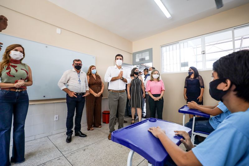 Governador entrega a escola Amílcar Alves Tupiassu, no bairro da Cremação-rodrigo pinheiro <div class='credito_fotos'>Foto: Rodrigo Pinheiro / Ag.Pará   |   <a href='/midias/2021/originais/8957_36220cab-aefc-4ca4-cb29-74022f823bac.jpg' download><i class='fa-solid fa-download'></i> Download</a></div>