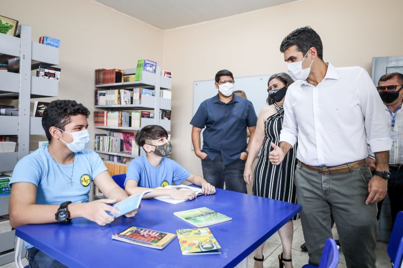 Governador entrega a escola Amílcar Alves Tupiassu, no bairro da Cremação-rodrigo pinheiro <div class='credito_fotos'>Foto: Rodrigo Pinheiro / Ag.Pará   |   <a href='/midias/2021/originais/8957_82be355f-aca6-208a-bf21-8efc0e08e4b8.jpg' download><i class='fa-solid fa-download'></i> Download</a></div>