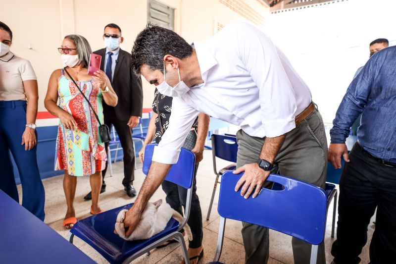 Governador entrega a escola Amílcar Alves Tupiassu, no bairro da Cremação-rodrigo pinheiro <div class='credito_fotos'>Foto: Rodrigo Pinheiro / Ag.Pará   |   <a href='/midias/2021/originais/8957_df77f450-37b2-f9db-ab2a-06d8ccd2d6fb.jpg' download><i class='fa-solid fa-download'></i> Download</a></div>