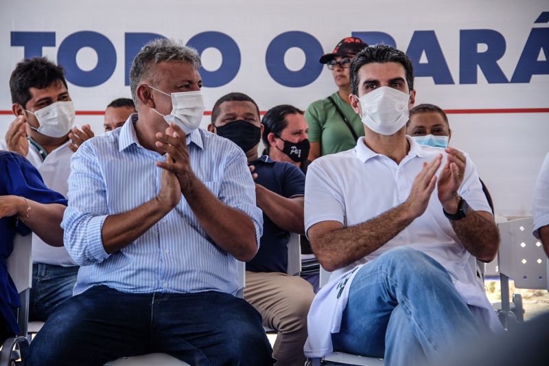 Além dos 32 km de asfalto, Governo do Estado também garantiu a reforma e ampliação da Câmara Municipal de Maracanã

fotos: Pedro Guerreiro / Ag.Para <div class='credito_fotos'>Foto: Pedro Guerreiro / Ag. Pará   |   <a href='/midias/2021/originais/8983_16064dfe-705a-2c6c-a8c2-5b1c1327db5c.jpg' download><i class='fa-solid fa-download'></i> Download</a></div>