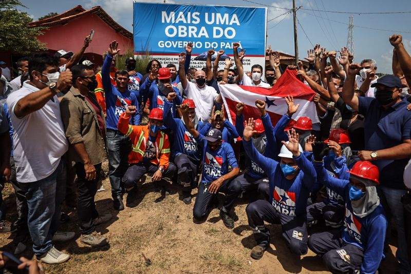 Além dos 32 km de asfalto, Governo do Estado também garantiu a reforma e ampliação da Câmara Municipal de Maracanã

fotos: Pedro Guerreiro / Ag.Para <div class='credito_fotos'>Foto: Pedro Guerreiro / Ag. Pará   |   <a href='/midias/2021/originais/8983_17d67767-e3f6-672a-2208-9a1c56ec98ed.jpg' download><i class='fa-solid fa-download'></i> Download</a></div>