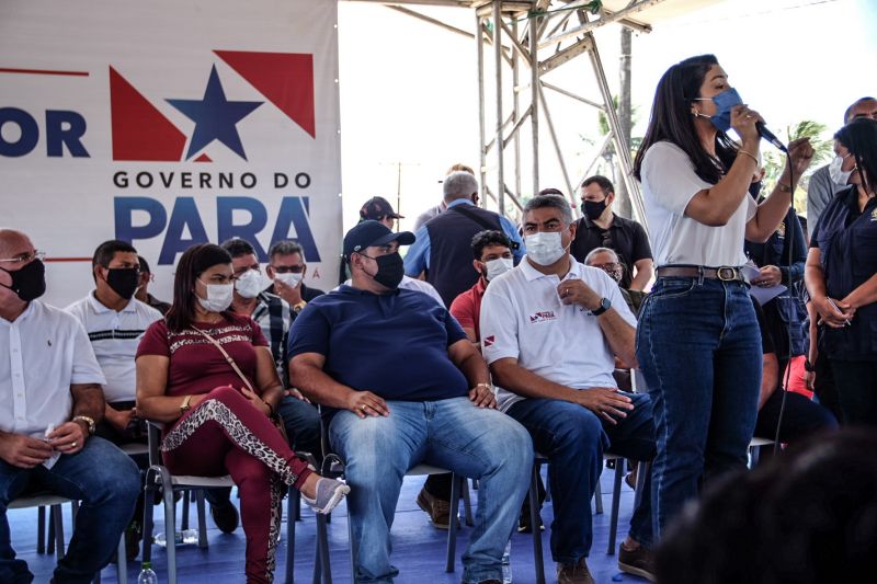 Além dos 32 km de asfalto, Governo do Estado também garantiu a reforma e ampliação da Câmara Municipal de Maracanã

fotos: Pedro Guerreiro / Ag.Para <div class='credito_fotos'>Foto: Pedro Guerreiro / Ag. Pará   |   <a href='/midias/2021/originais/8983_58ce4932-05c0-8488-760c-771c8f6e5eda.jpg' download><i class='fa-solid fa-download'></i> Download</a></div>