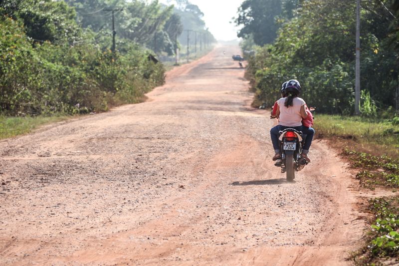 Além dos 32 km de asfalto, Governo do Estado também garantiu a reforma e ampliação da Câmara Municipal de Maracanã

fotos: Pedro Guerreiro / Ag.Para <div class='credito_fotos'>Foto: Pedro Guerreiro / Ag. Pará   |   <a href='/midias/2021/originais/8983_651c5b1f-db19-7f10-7bf1-1da81282642f.jpg' download><i class='fa-solid fa-download'></i> Download</a></div>