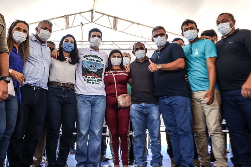 Além dos 32 km de asfalto, Governo do Estado também garantiu a reforma e ampliação da Câmara Municipal de Maracanã

fotos: Pedro Guerreiro / Ag.Para <div class='credito_fotos'>Foto: Pedro Guerreiro / Ag. Pará   |   <a href='/midias/2021/originais/8983_6b66ac77-90c4-0427-8330-c81e9b2c7e62.jpg' download><i class='fa-solid fa-download'></i> Download</a></div>