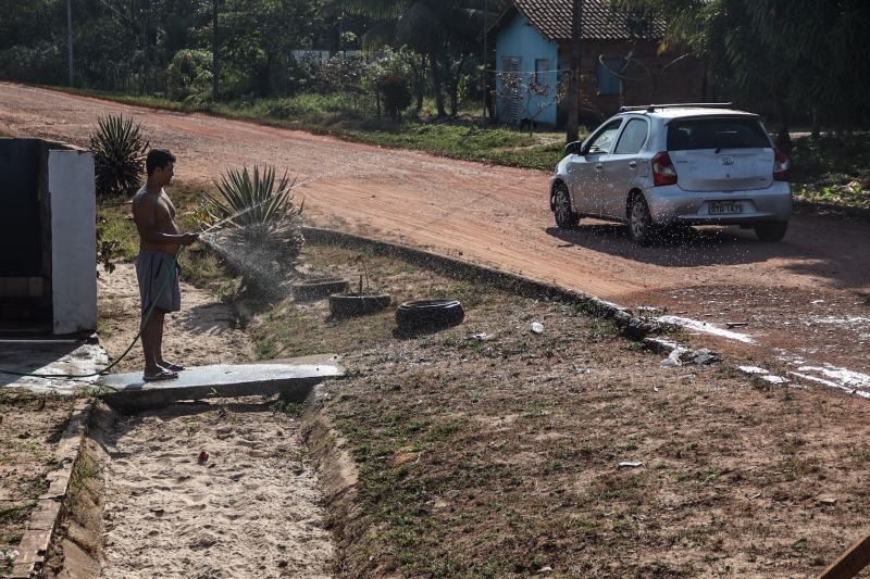 Além dos 32 km de asfalto, Governo do Estado também garantiu a reforma e ampliação da Câmara Municipal de Maracanã

fotos: Pedro Guerreiro / Ag.Para <div class='credito_fotos'>Foto: Pedro Guerreiro / Ag. Pará   |   <a href='/midias/2021/originais/8983_90d56131-b8d1-066b-3e26-e84f6a78f932.jpg' download><i class='fa-solid fa-download'></i> Download</a></div>