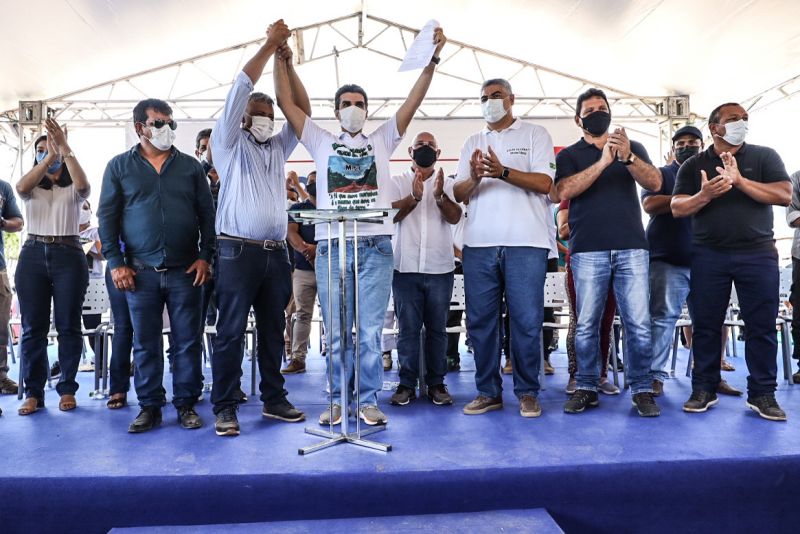 Além dos 32 km de asfalto, Governo do Estado também garantiu a reforma e ampliação da Câmara Municipal de Maracanã

fotos: Pedro Guerreiro / Ag.Para <div class='credito_fotos'>Foto: Pedro Guerreiro / Ag. Pará   |   <a href='/midias/2021/originais/8983_9ec9d3cb-0e9f-36d1-9712-7c22b6189499.jpg' download><i class='fa-solid fa-download'></i> Download</a></div>