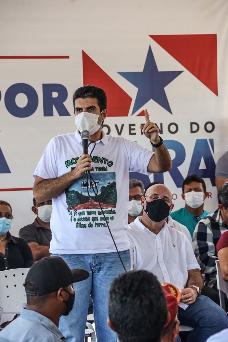 Além dos 32 km de asfalto, Governo do Estado também garantiu a reforma e ampliação da Câmara Municipal de Maracanã

fotos: Pedro Guerreiro / Ag.Para <div class='credito_fotos'>Foto: Pedro Guerreiro / Ag. Pará   |   <a href='/midias/2021/originais/8983_e1869b8a-2210-4b8d-7bf3-947896c8795b.jpg' download><i class='fa-solid fa-download'></i> Download</a></div>