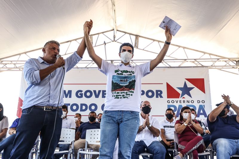 Além dos 32 km de asfalto, Governo do Estado também garantiu a reforma e ampliação da Câmara Municipal de Maracanã

fotos: Pedro Guerreiro / Ag.Para <div class='credito_fotos'>Foto: Pedro Guerreiro / Ag. Pará   |   <a href='/midias/2021/originais/8983_e3309ef2-7432-e224-0895-fd122356ec75.jpg' download><i class='fa-solid fa-download'></i> Download</a></div>