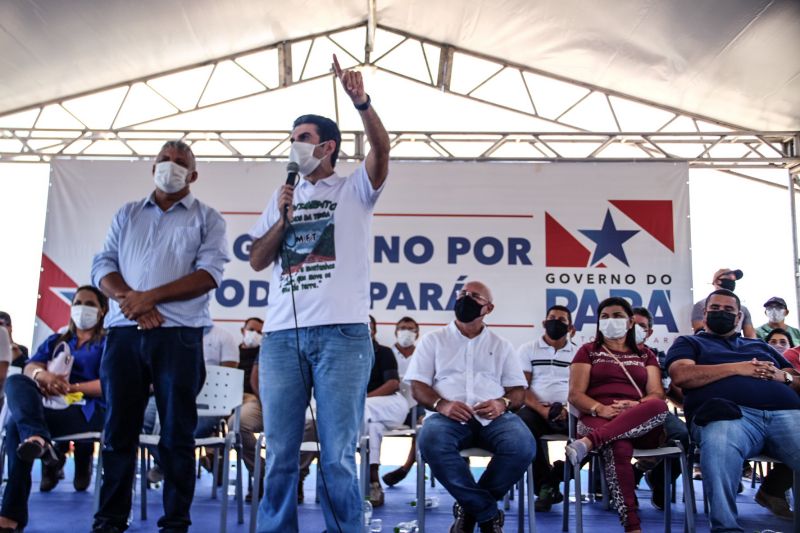 Além dos 32 km de asfalto, Governo do Estado também garantiu a reforma e ampliação da Câmara Municipal de Maracanã

fotos: Pedro Guerreiro / Ag.Para <div class='credito_fotos'>Foto: Pedro Guerreiro / Ag. Pará   |   <a href='/midias/2021/originais/8983_eea8305a-8776-9fae-3bf1-12fcc610bf3e.jpg' download><i class='fa-solid fa-download'></i> Download</a></div>