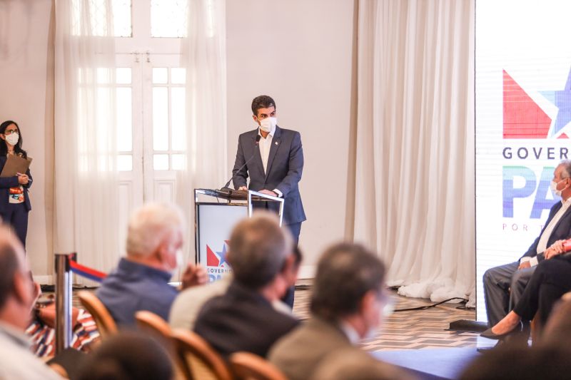 Com o intuito de reforçar o compromisso com políticas públicas voltadas à juventude paraense, em especial os mais vulneráveis, o Governo do Pará realizou um ato de assinatura do termo de adesão do programa Primeiro Ofício junto à Associação Paraense de Supermercados (Aspas).

FOTOS: RODRIGO PINHEIRO / AG.PARÁ <div class='credito_fotos'>Foto: Rodrigo Pinheiro / Ag.Pará   |   <a href='/midias/2021/originais/9988_7dfefa49-0b98-37a8-73f1-066bd3ef3a5b.jpg' download><i class='fa-solid fa-download'></i> Download</a></div>